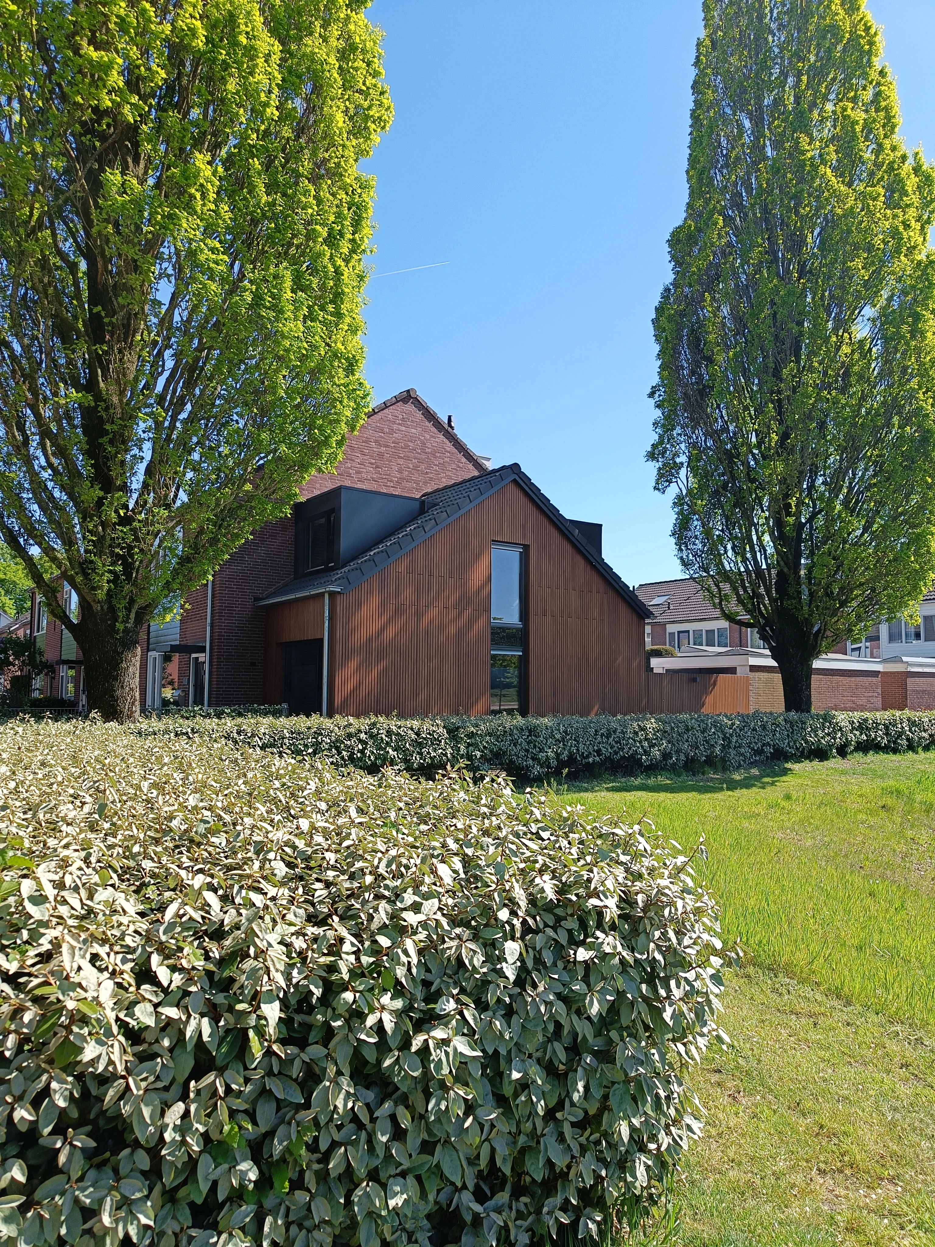 106. Aanbouw met Ayous gevelbekleding