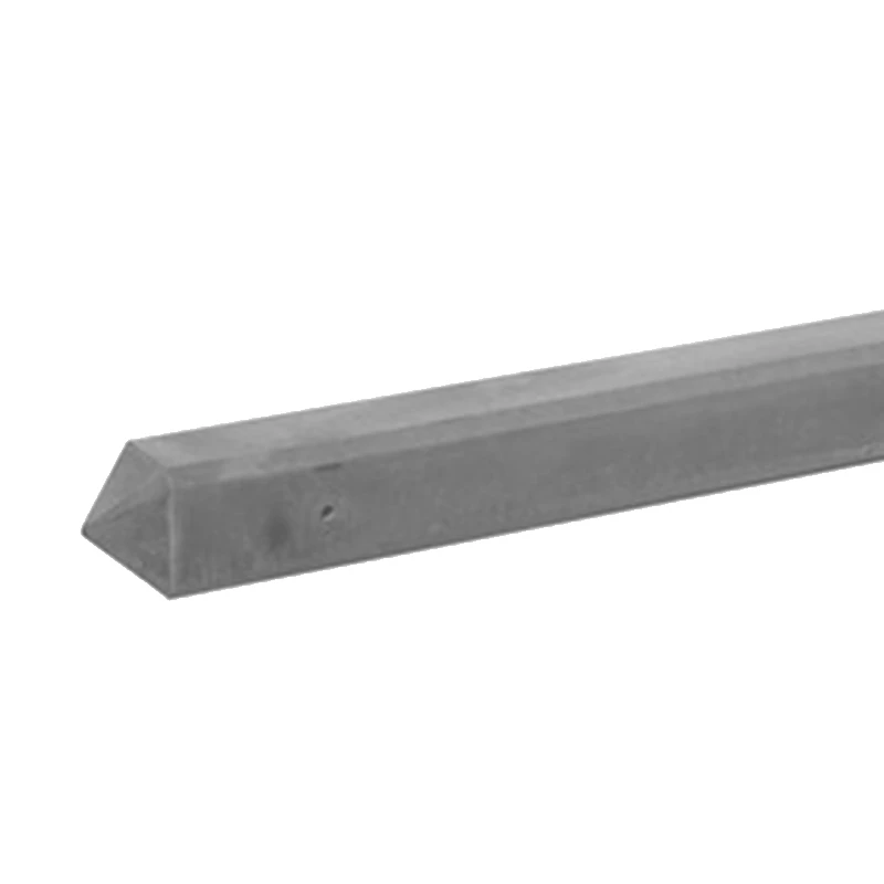 Grijze betonpalen en -platen